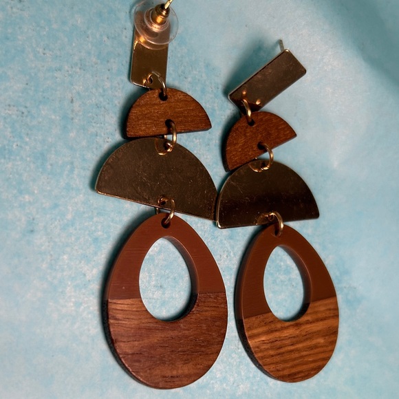 Elegant Gold and Brown Geometric Earrings - Picture 2 of 2